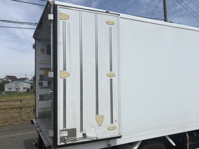 いすゞエルフ冷凍車（冷蔵車）小型（2t・3t）[写真19]