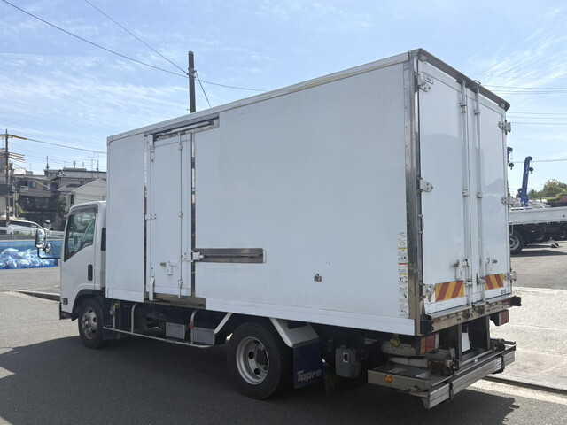 いすゞエルフ冷凍車（冷蔵車）小型（2t・3t）[写真02]
