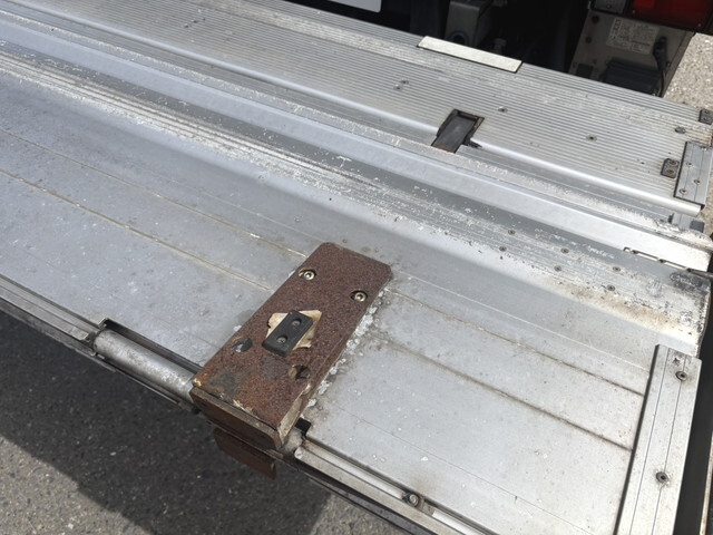 いすゞエルフ冷凍車（冷蔵車）小型（2t・3t）[写真32]