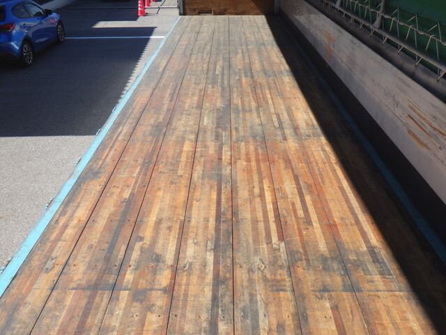 日野プロフィア幌ウイング大型（10t）[写真11]