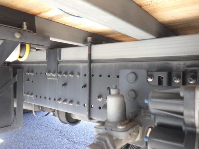 日野プロフィア幌ウイング大型（10t）[写真15]