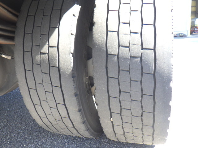 日野プロフィア幌ウイング大型（10t）[写真17]