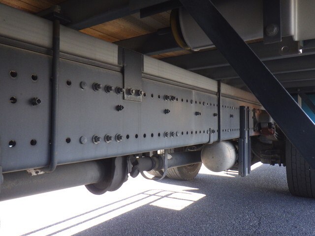 日野プロフィア幌ウイング大型（10t）[写真20]