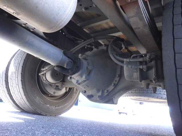 日野プロフィア幌ウイング大型（10t）[写真21]