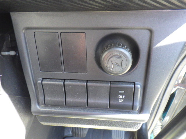 日野プロフィア幌ウイング大型（10t）[写真29]