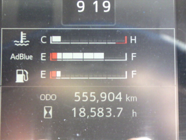 日野プロフィア幌ウイング大型（10t）[写真30]