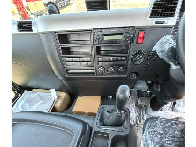 三菱ふそうファイターミキサー車（コンクリートミキサー）中型（4t）[写真20]