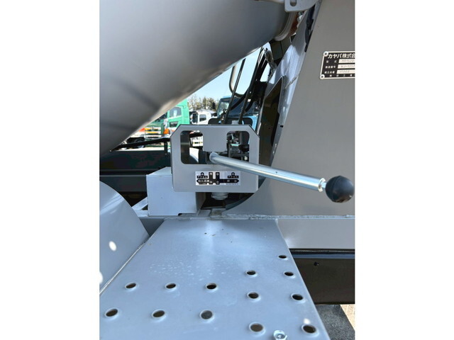 三菱ふそうファイターミキサー車（コンクリートミキサー）中型（4t）[写真30]