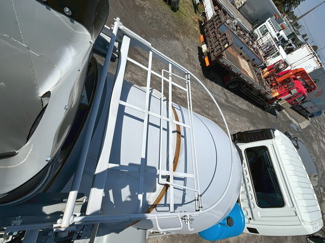 三菱ふそうファイターミキサー車（コンクリートミキサー）中型（4t）[写真32]