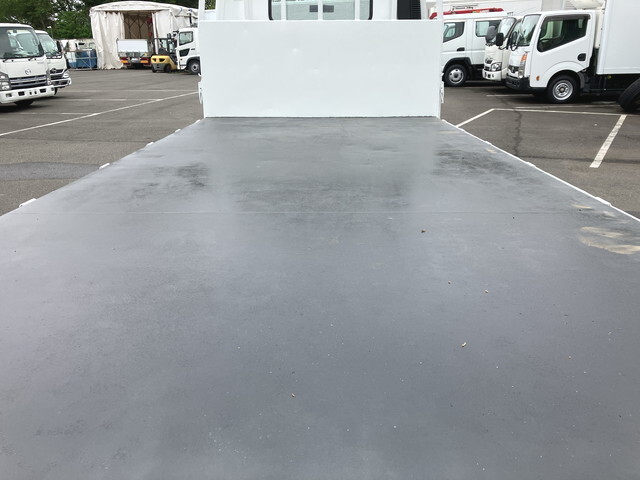 三菱ふそうキャンター平ボディ小型（2t・3t）[写真10]