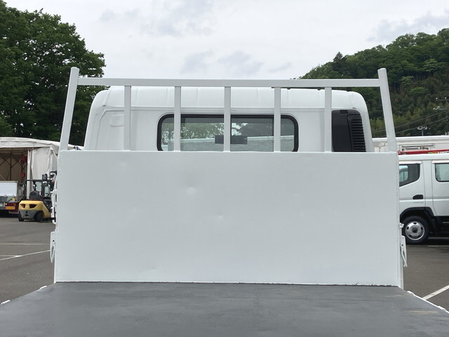 三菱ふそうキャンター平ボディ小型（2t・3t）[写真11]