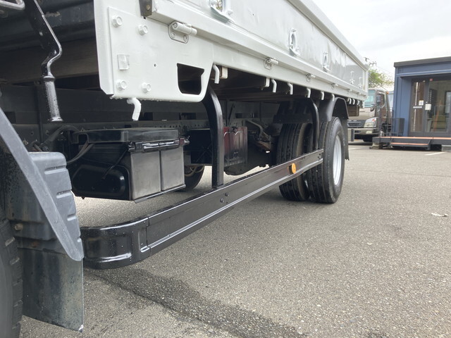 三菱ふそうキャンター平ボディ小型（2t・3t）[写真14]