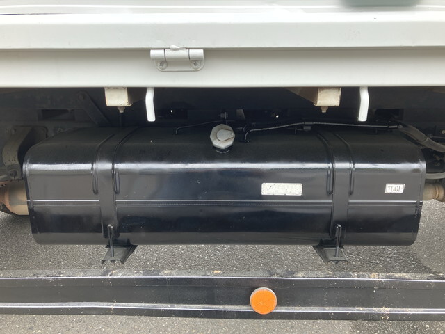 三菱ふそうキャンター平ボディ小型（2t・3t）[写真16]