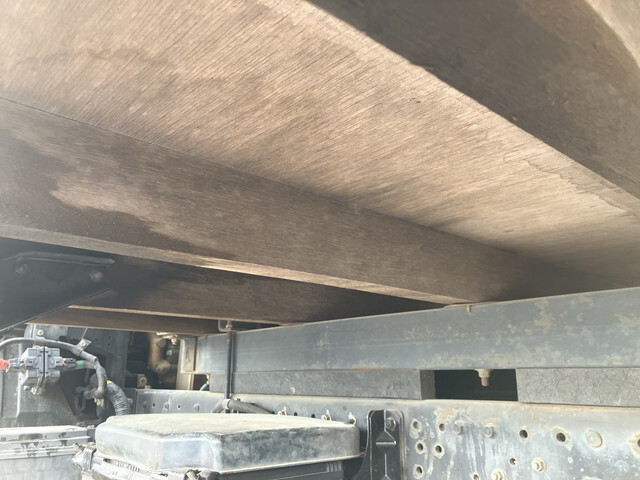 三菱ふそうキャンター平ボディ小型（2t・3t）[写真18]