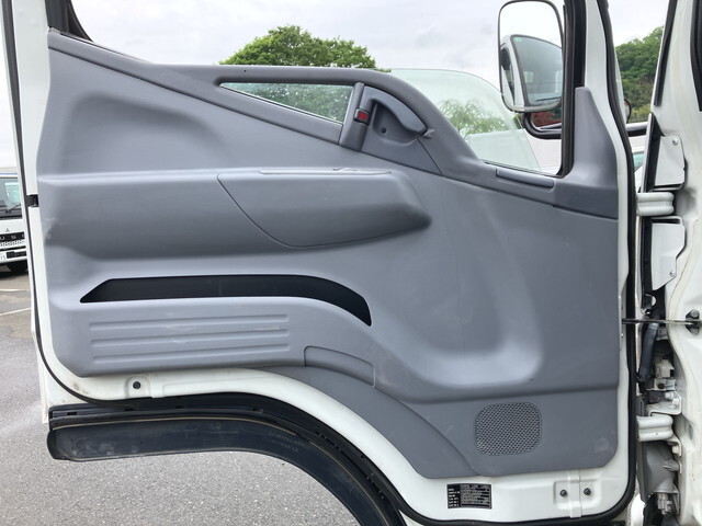 三菱ふそうキャンター平ボディ小型（2t・3t）[写真28]