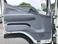 三菱ふそうキャンター平ボディ小型（2t・3t）[写真29]