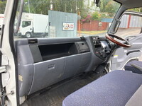 三菱ふそうキャンター平ボディ小型（2t・3t）[写真31]