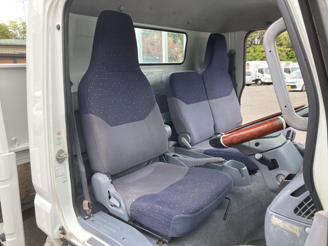 三菱ふそうキャンター平ボディ小型（2t・3t）[写真32]