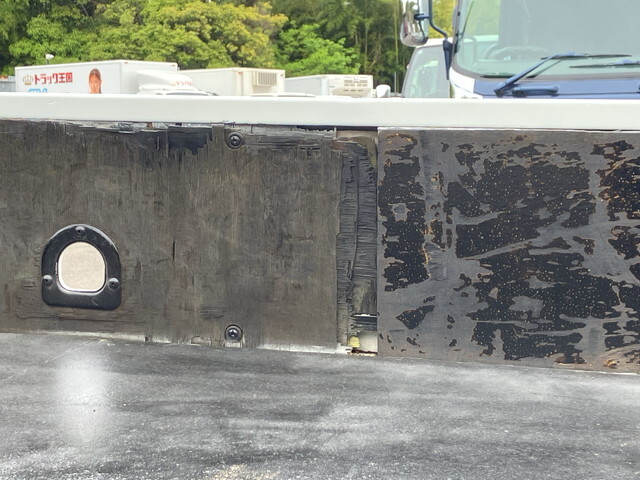 三菱ふそうキャンター平ボディ小型（2t・3t）[写真39]