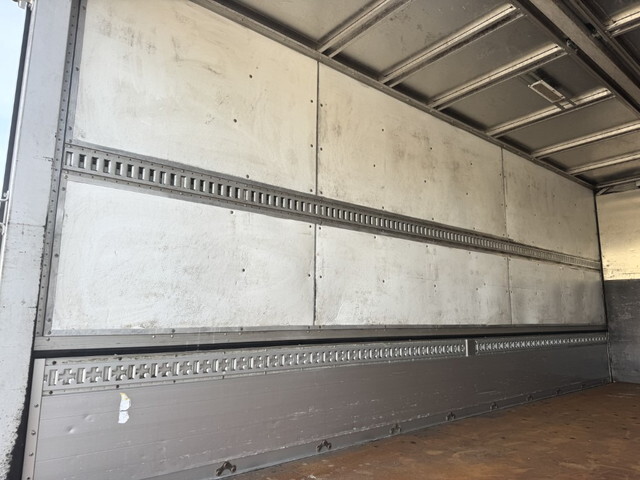 三菱ふそうファイターアルミウイング中型（4t）[写真12]