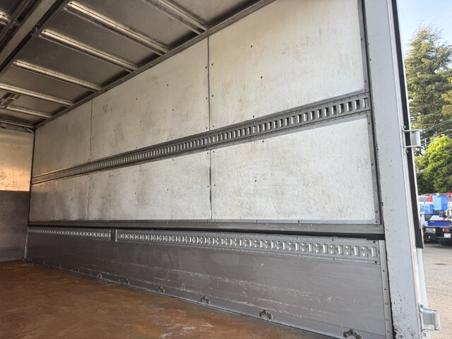 三菱ふそうファイターアルミウイング中型（4t）[写真13]