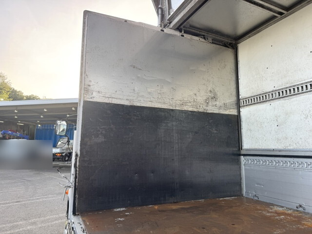 三菱ふそうファイターアルミウイング中型（4t）[写真17]