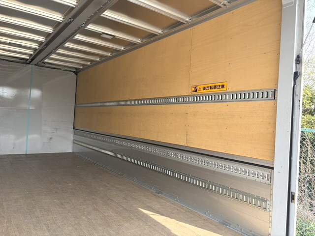 いすゞフォワードアルミウイング中型（4t）[写真10]