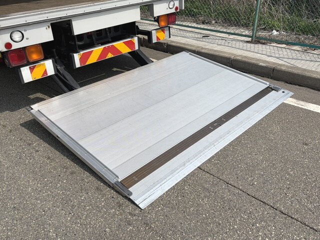 いすゞフォワードアルミウイング中型（4t）[写真21]