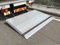 いすゞフォワードアルミウイング中型（4t）[写真22]