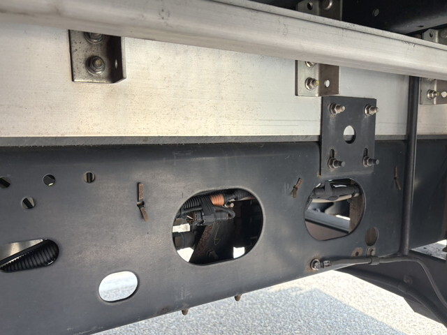 いすゞフォワードアルミウイング中型（4t）[写真31]