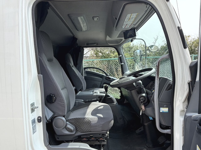 いすゞフォワードアルミウイング中型（4t）[写真36]