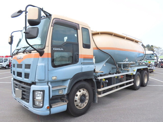中古ギガバルク車（粉粒体運搬車）