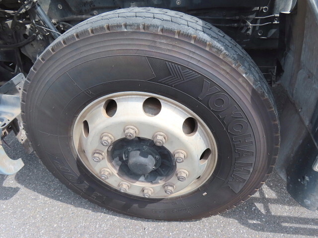 いすゞギガバルク車（粉粒体運搬車）大型（10t）[写真12]