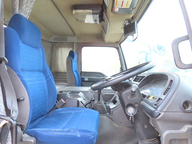 いすゞギガバルク車（粉粒体運搬車）大型（10t）[写真18]