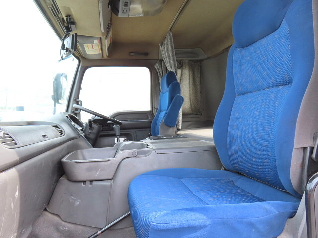 いすゞギガバルク車（粉粒体運搬車）大型（10t）[写真19]