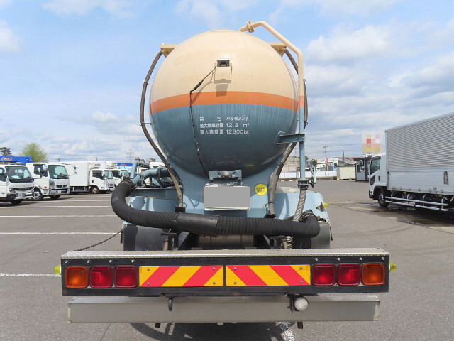 いすゞギガバルク車（粉粒体運搬車）大型（10t）[写真05]
