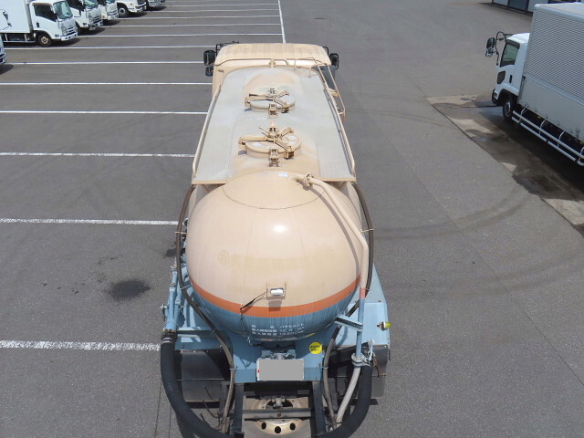 いすゞギガバルク車（粉粒体運搬車）大型（10t）[写真06]