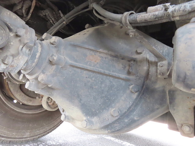 いすゞギガバルク車（粉粒体運搬車）大型（10t）[写真08]