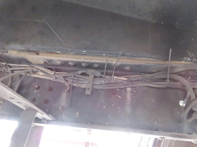 いすゞギガバルク車（粉粒体運搬車）大型（10t）[写真09]