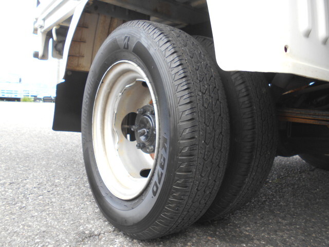 日産バネット平ボディ小型（2t・3t）[写真24]