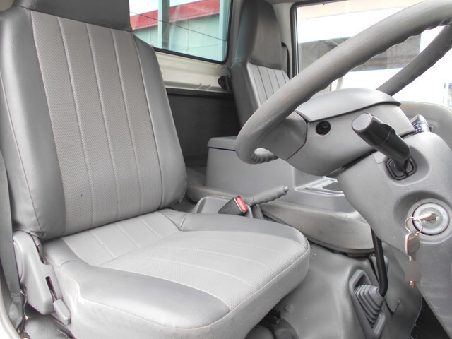 日産バネット平ボディ小型（2t・3t）[写真28]