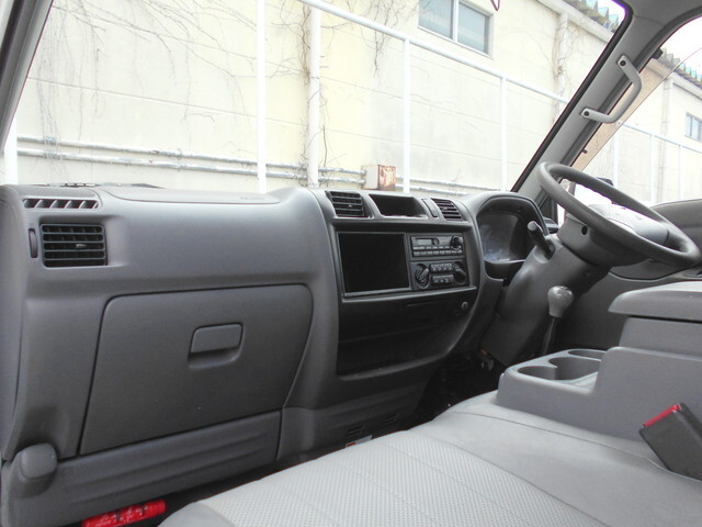 日産バネット平ボディ小型（2t・3t）[写真29]