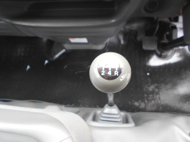 日産バネット平ボディ小型（2t・3t）[写真32]