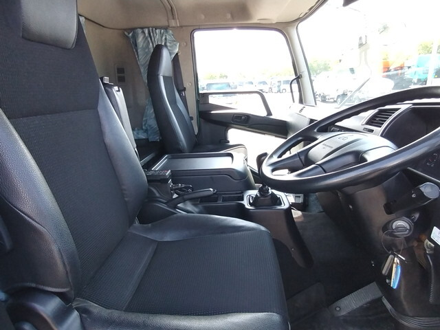 三菱ふそうファイターアルミウイング中型（4t）[写真24]