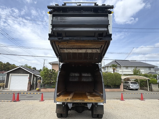 三菱ふそうファイターパッカー車（塵芥車）中型（4t）[写真16]