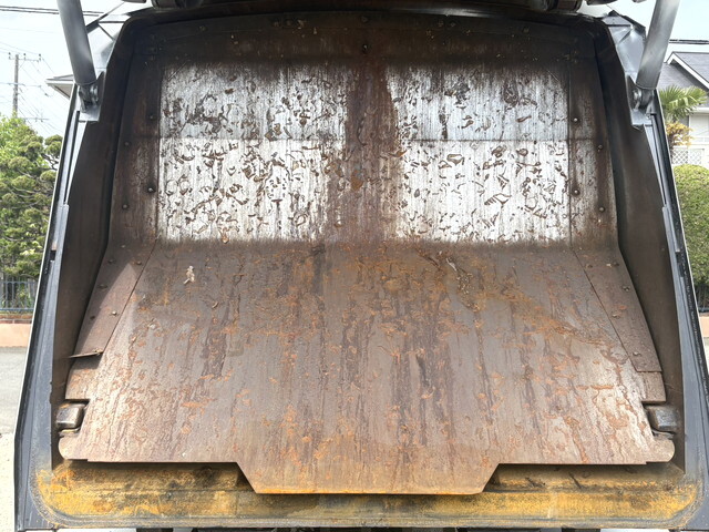 三菱ふそうファイターパッカー車（塵芥車）中型（4t）[写真20]