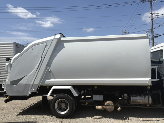 三菱ふそうファイターパッカー車（塵芥車）中型（4t）[写真06]
