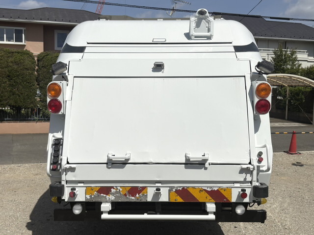 三菱ふそうファイターパッカー車（塵芥車）中型（4t）[写真08]