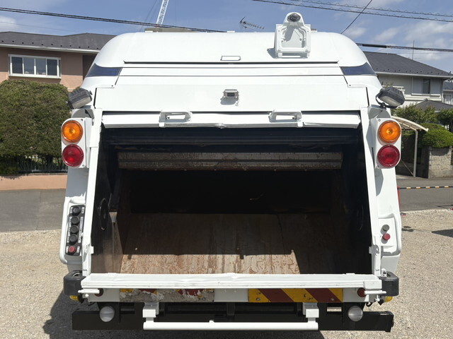三菱ふそうファイターパッカー車（塵芥車）中型（4t）[写真09]