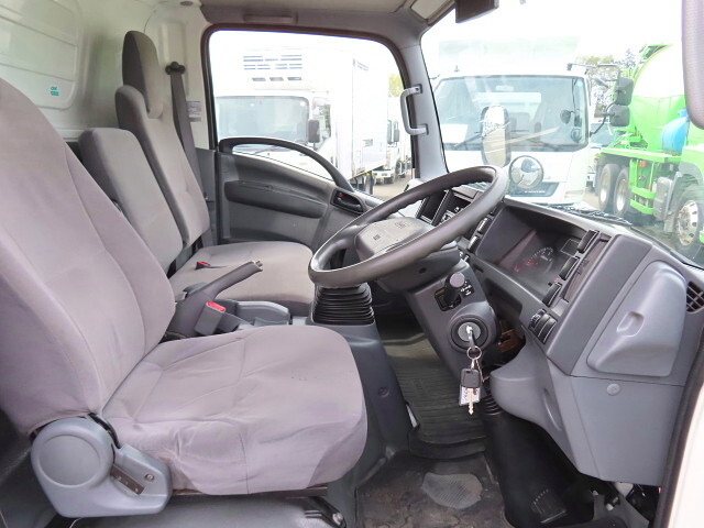 いすゞエルフアルミウイング小型（2t・3t）[写真20]